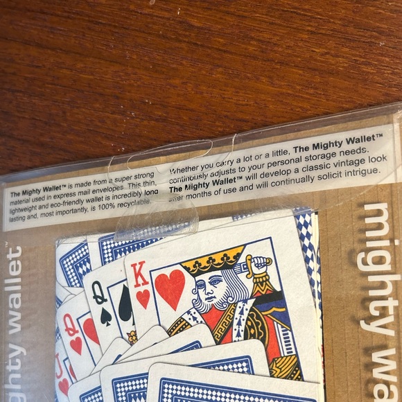 •NEVER USED• 100% Recyclable & Durable Mighty Wallet with Playing Cards Design - Picture 10 of 14